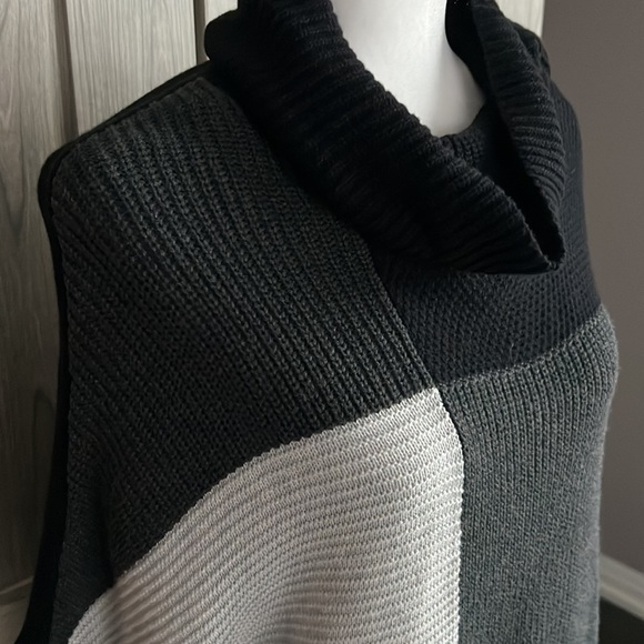 3 for $20 💜 REITMANS Poncho Sweater - Picture 2 of 6